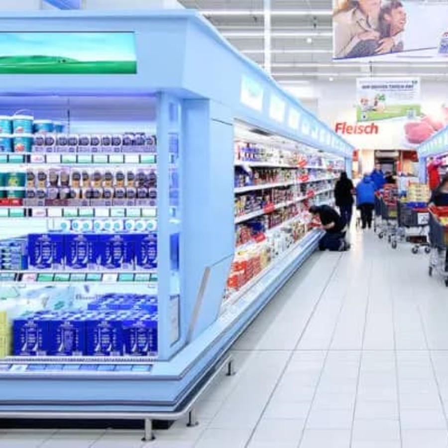 Supermarket interior with end-cap display areas suited for IAdea promotional digital signage